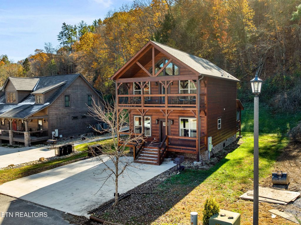 Photo of 3131 Cherokee Valley Drive, Sevierville, TN 37862 (MLS # 1318892)