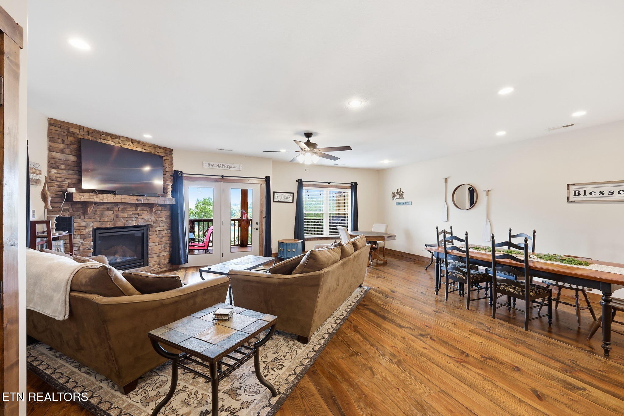 602 Round Lake Circle 602