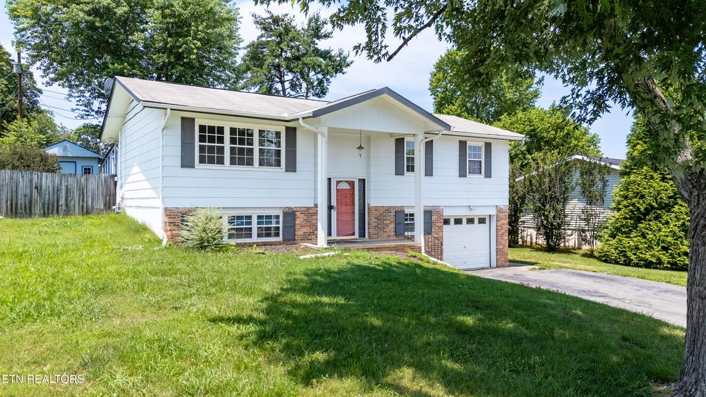 Photo of 7725 Cranley Rd, Powell, TN 37849 (MLS # 1306270)