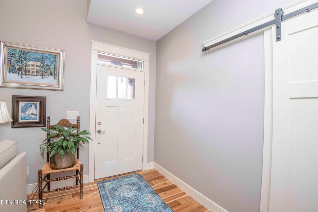 Photo of 323 Lakeview Cove Drive, Loudon, TN 37774 (MLS # 1330501)