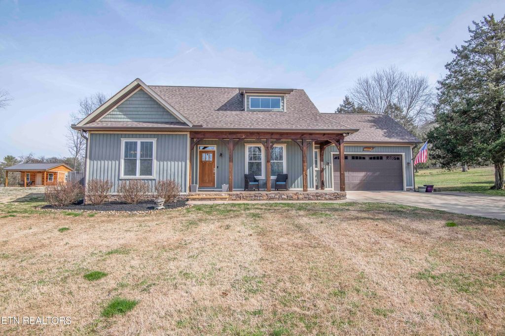 Photo of 323 Lakeview Cove Drive, Loudon, TN 37774 (MLS # 1330501)