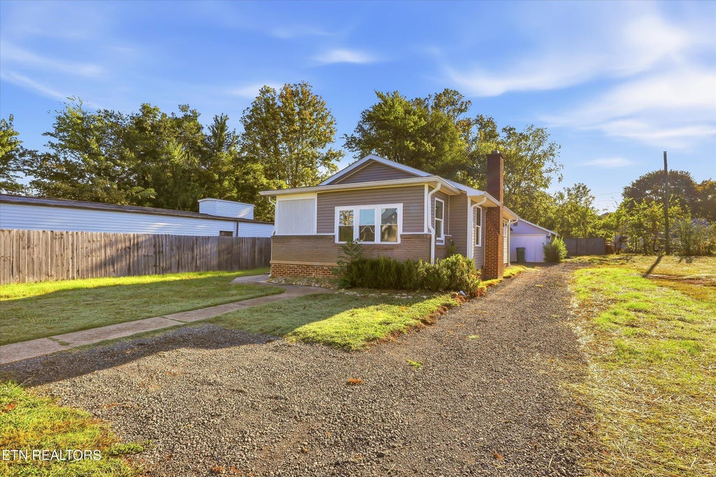 Photo of 2334 Old Knoxville Pike, Maryville, TN 37804 (MLS # 1358503)