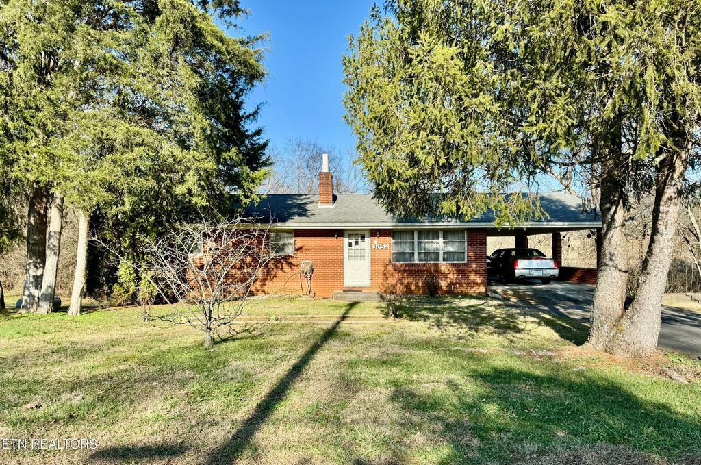 Photo of 3052 W Old Andrew Johnson Hwy, Strawberry Plains, TN 37871 (MLS # 1286310)