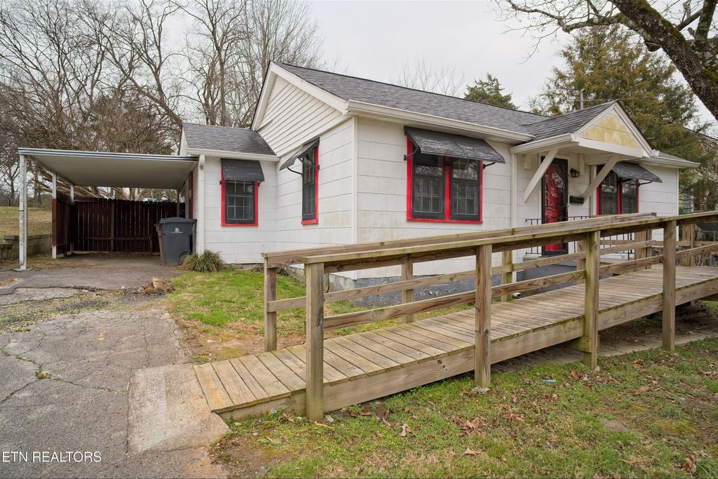 Photo of 5924 Grove Drive, Knoxville, TN 37918 (MLS # 1330823)
