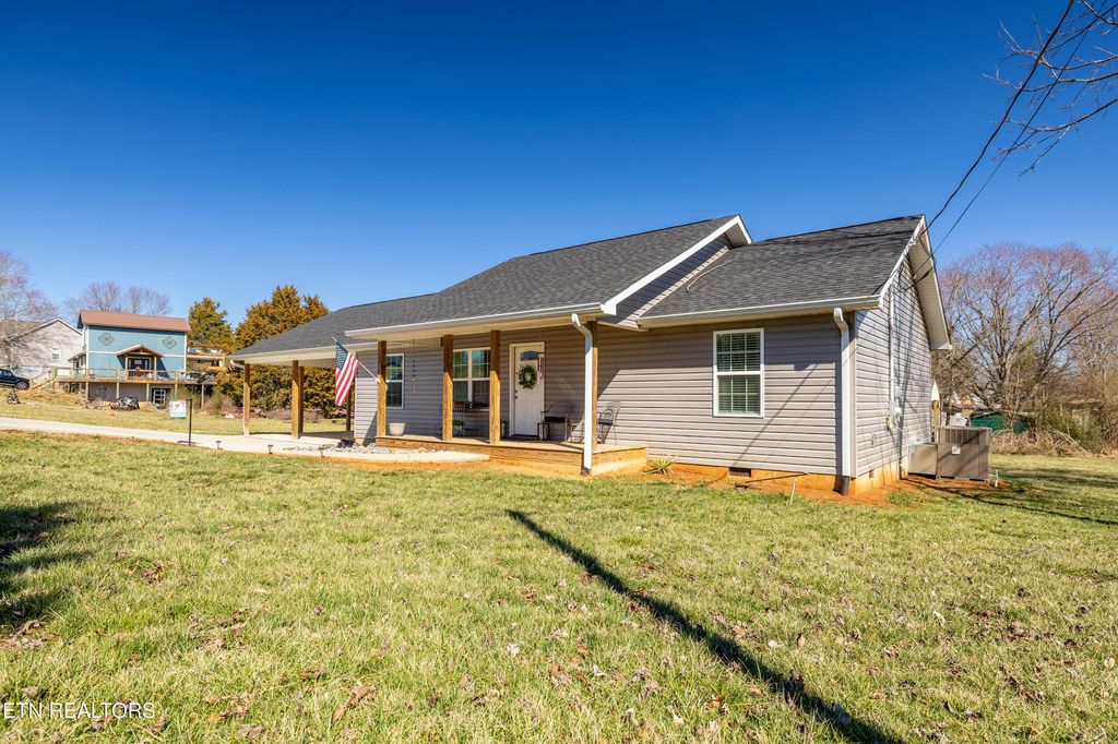 Photo of 116 Scenic Circle, Tellico Plains, TN 37385 (MLS # 1292412)