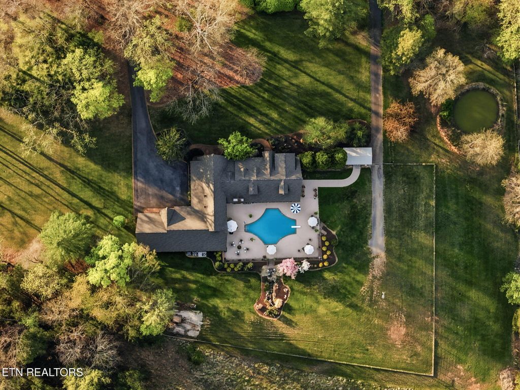 Photo of 4953 Weaver Pike, Bluff City, TN 37618 (MLS # 1336965)