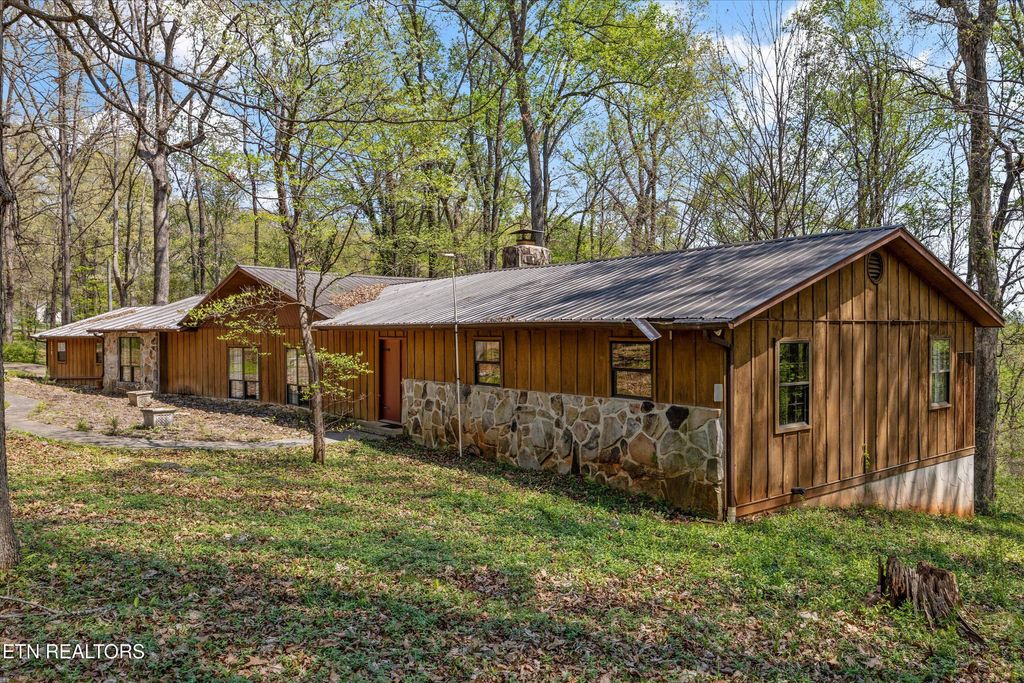 Photo of 319 Linwood Drive, Sweetwater, TN 37874 (MLS # 1337044)