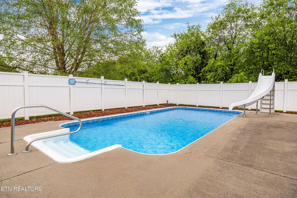 Photo of 106 Hartland Drive, Madisonville, TN 37354 (MLS # 1298585)