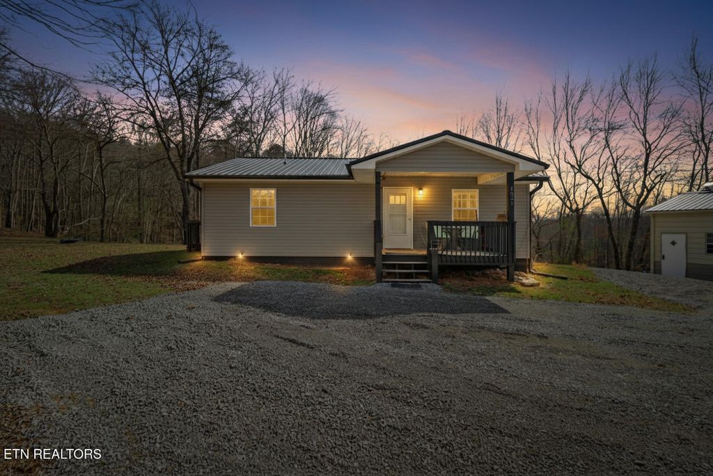Photo of 1621 Eureka Rd, Rockwood, TN 37854 (MLS # 1330639)