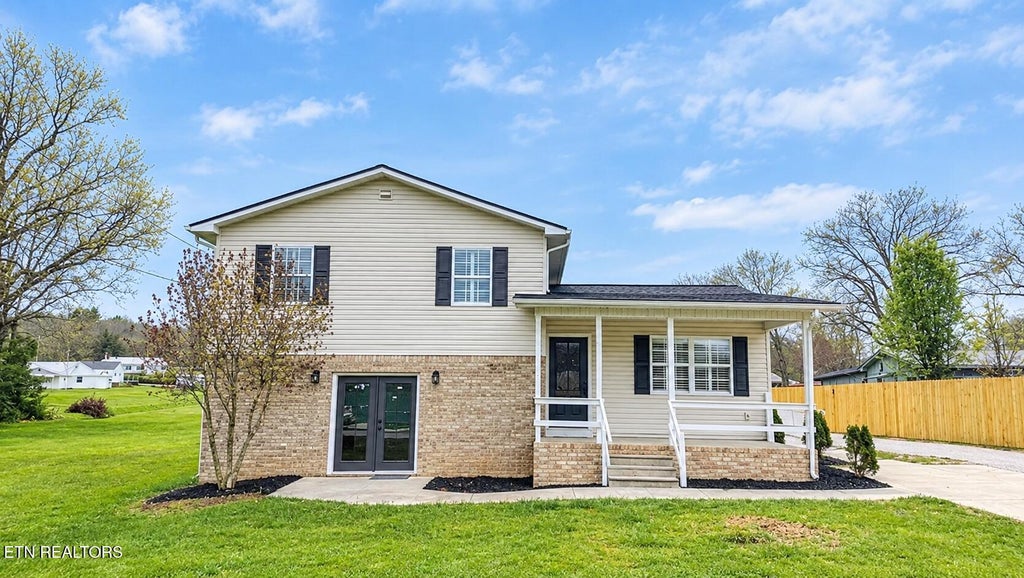 Photo of 724 W 3rd Ave, Oneida, TN 37841 (MLS # 1357262)