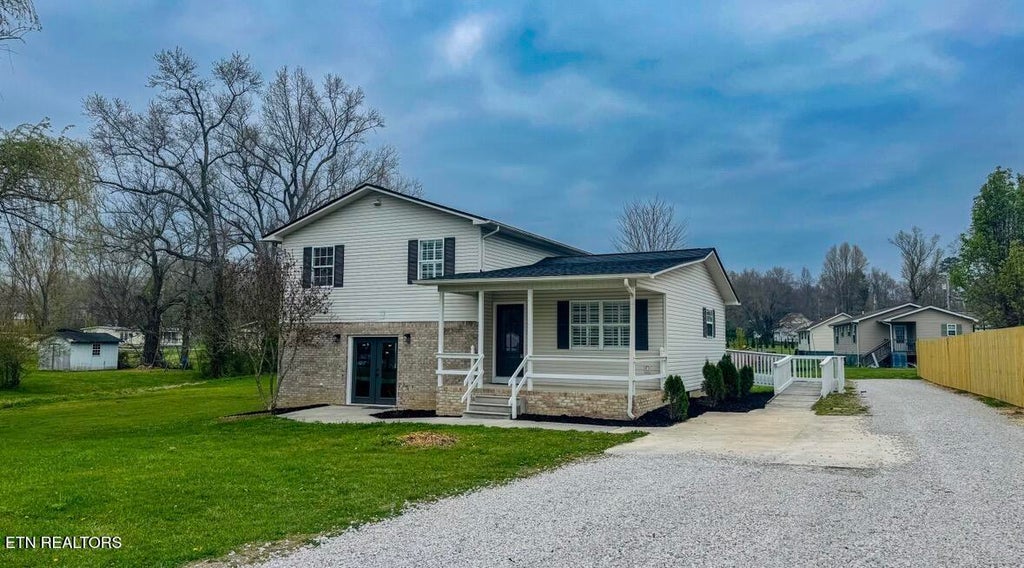 Photo of 724 W 3rd Ave, Oneida, TN 37841 (MLS # 1357262)