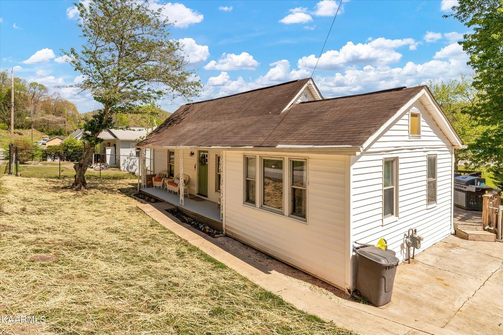 Photo of 413 Hen Valley Rd, Oliver Springs, TN 37840 (MLS # 1223791)