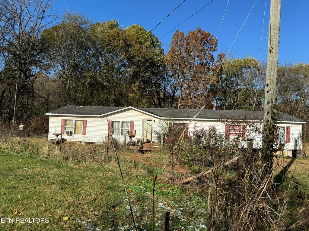 Photo of 4232 Sweetwater Vonore Rd, Sweetwater, TN 37874 (MLS # 1322727)