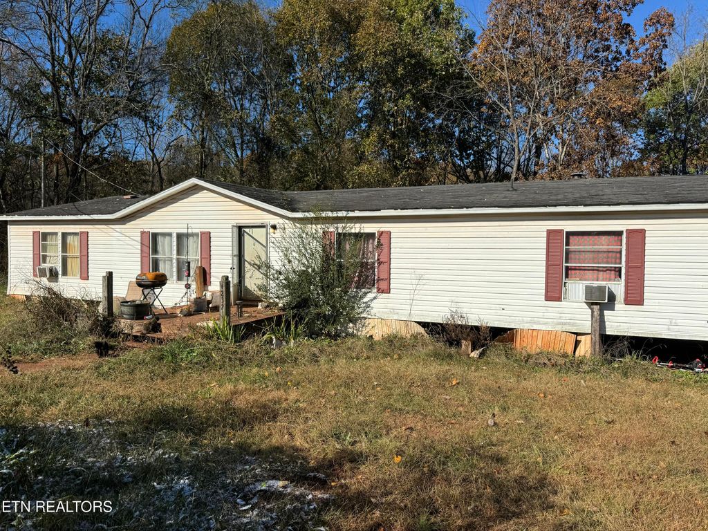 Photo of 4232 Sweetwater Vonore Rd, Sweetwater, TN 37874 (MLS # 1322727)