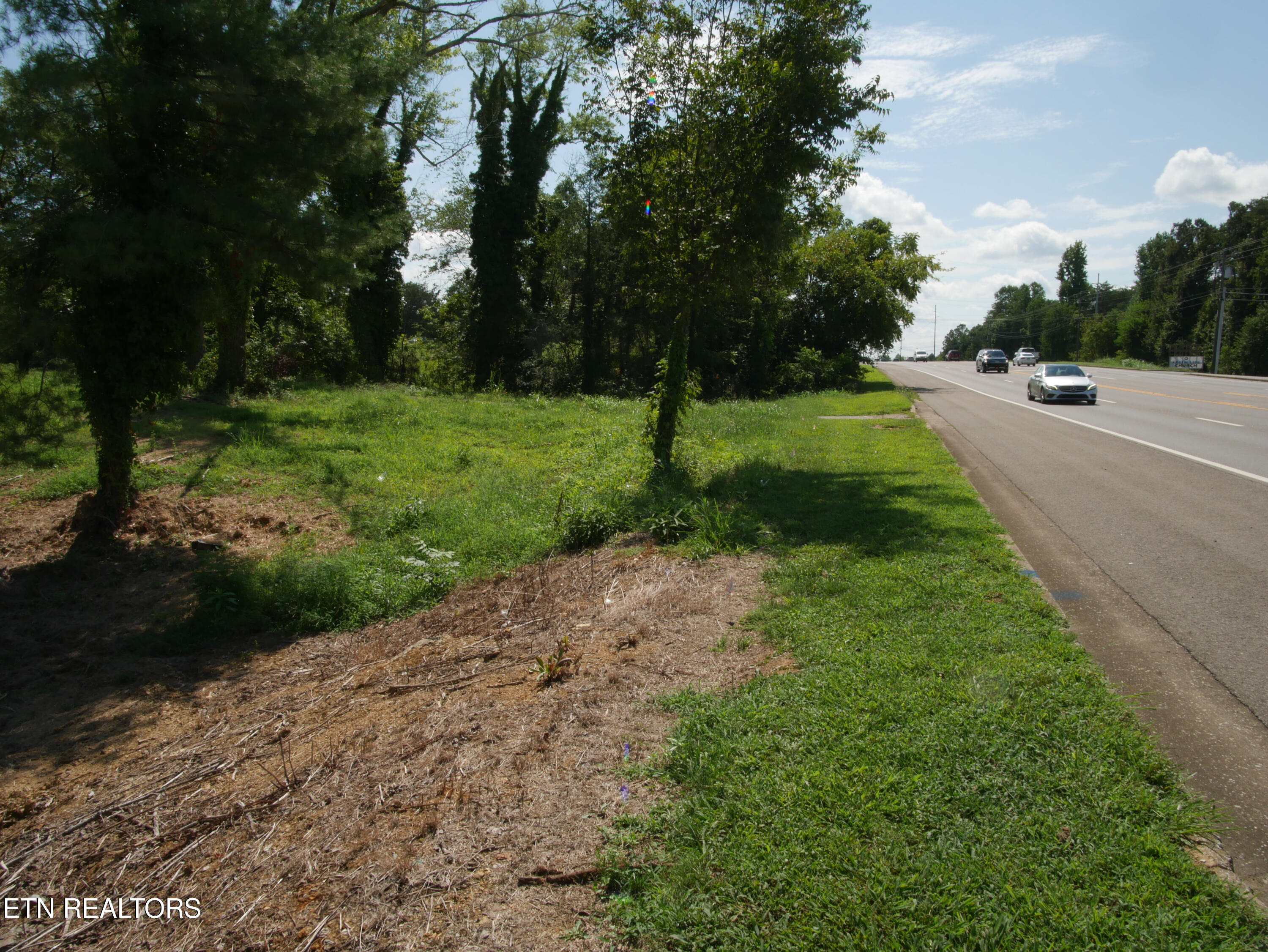 1735 Highway 411