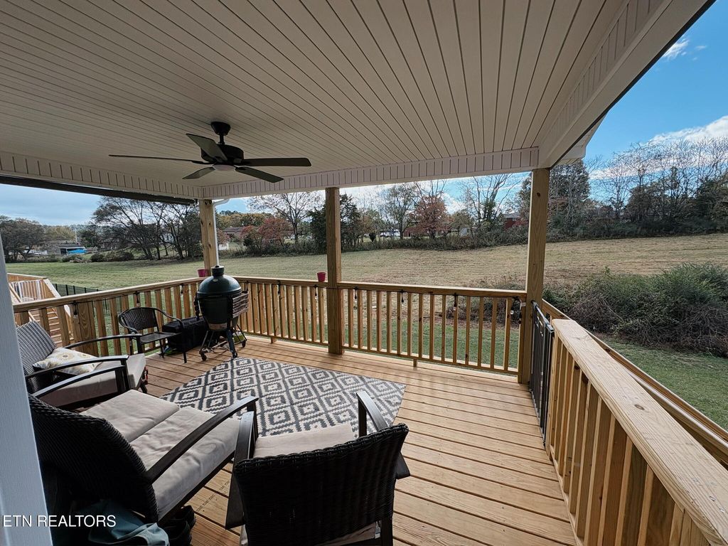 Photo of 8045 GOLD BELL St, Powell, TN 37849 (MLS # 1320000)