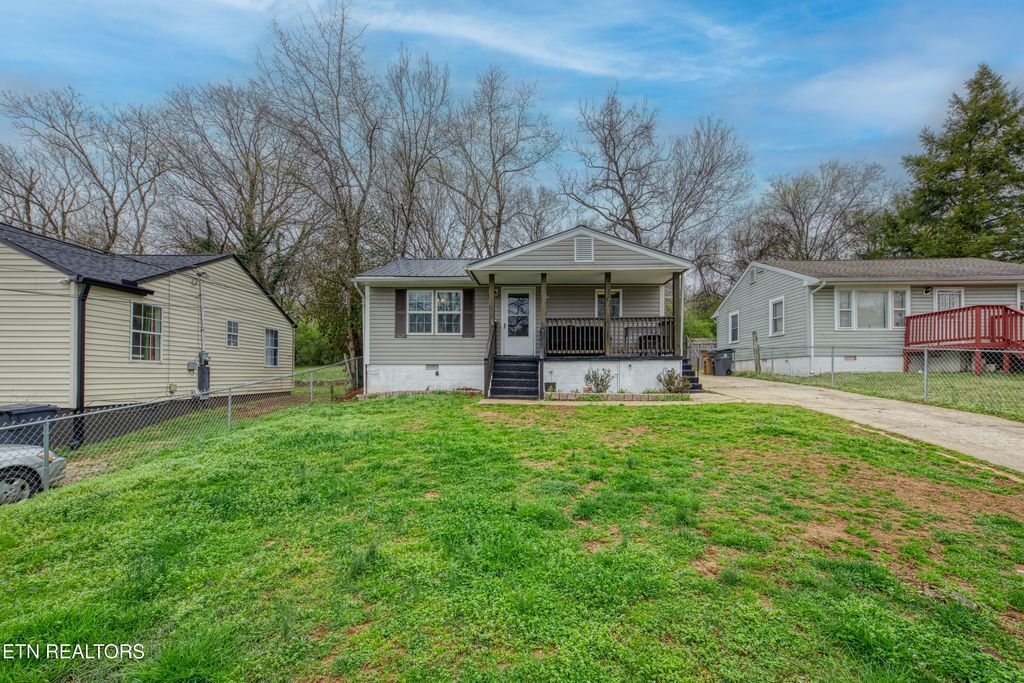 Photo of 2527 Boyds Bridge Pike, Knoxville, TN 37914 (MLS # 1333167)