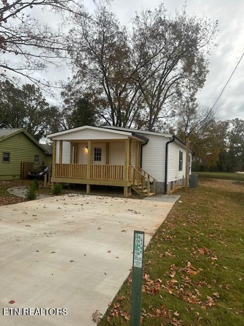 Photo of 911 W Morris, Sweetwater, TN 37874 (MLS # 1282574)