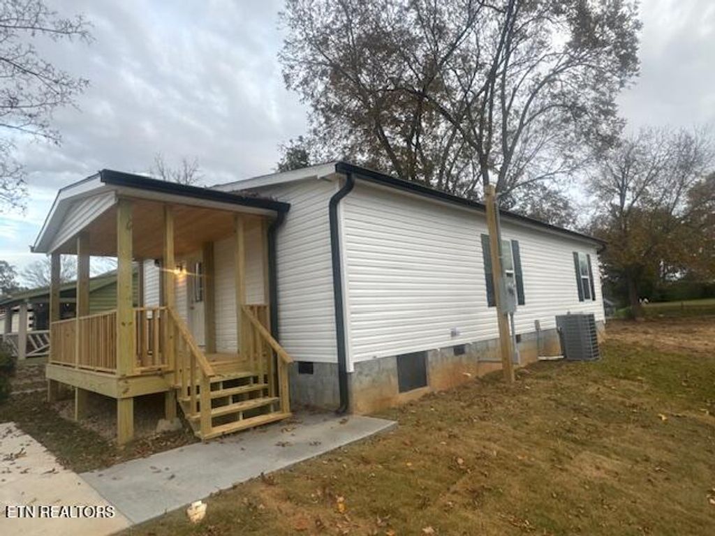 Photo of 911 W Morris, Sweetwater, TN 37874 (MLS # 1282574)