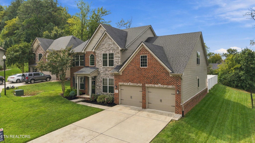 Photo of 807 Brookwood Lane, Maryville, TN 37801 (MLS # 1356446)