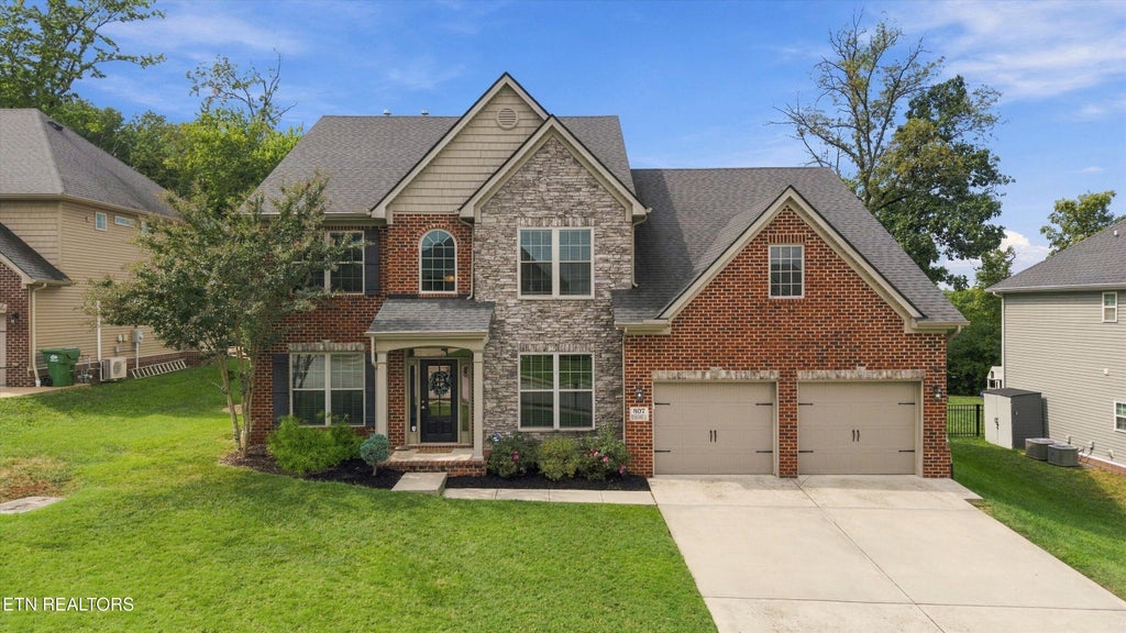Photo of 807 Brookwood Lane, Maryville, TN 37801 (MLS # 1356446)
