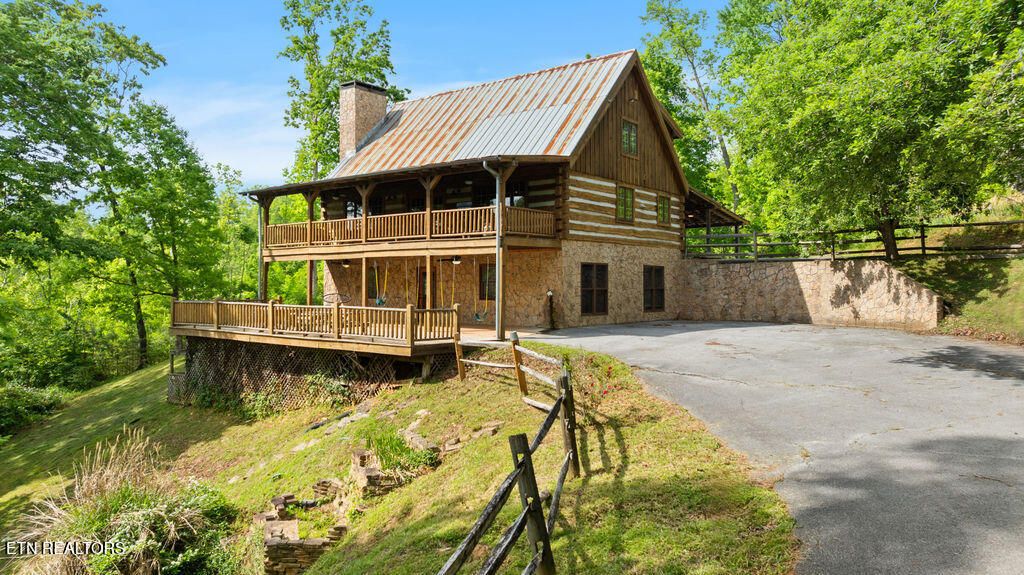 Photo of 302 Beech Branch Rd, Gatlinburg, TN 37738 (MLS # 1339865)