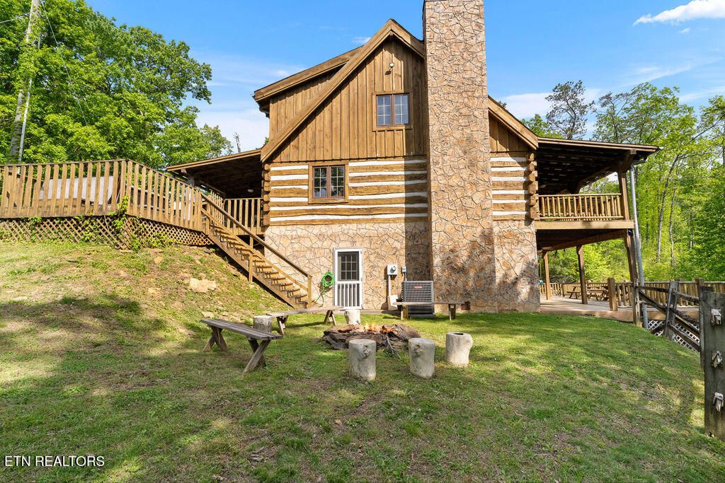 Photo of 302 Beech Branch Rd, Gatlinburg, TN 37738 (MLS # 1339865)