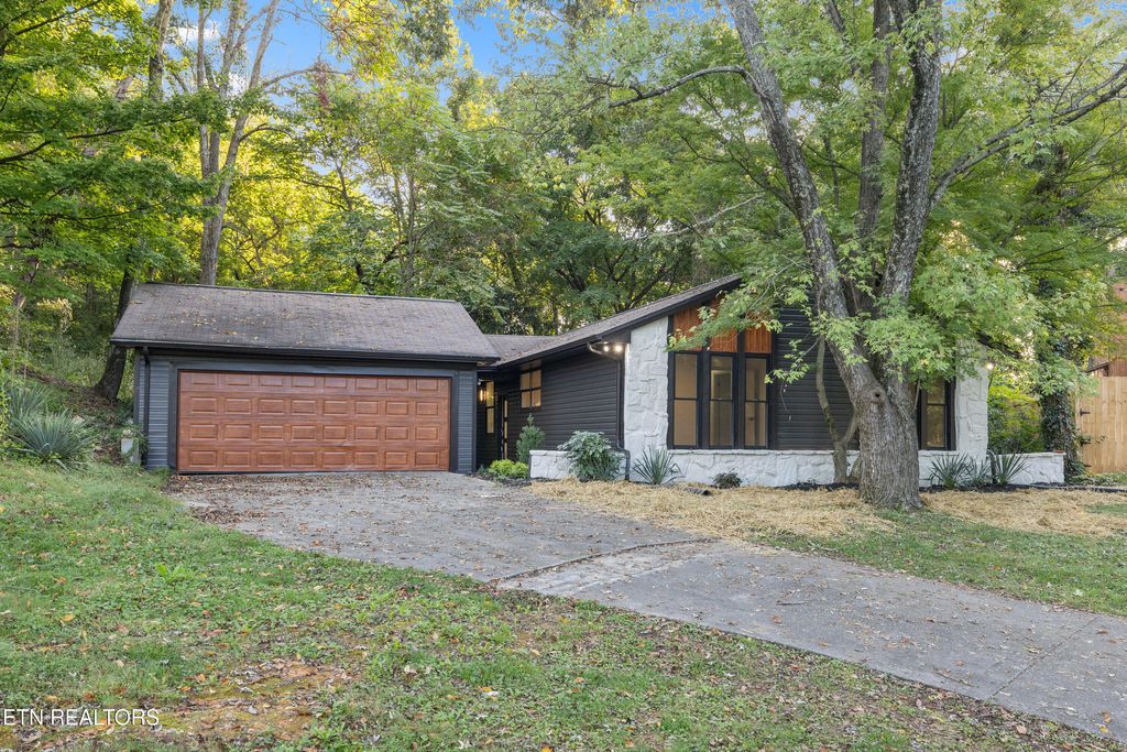 Photo of 1620 Blackwood Drive, Knoxville, TN 37923 (MLS # 1317574)