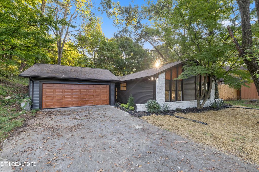 Photo of 1620 Blackwood Drive, Knoxville, TN 37923 (MLS # 1317574)