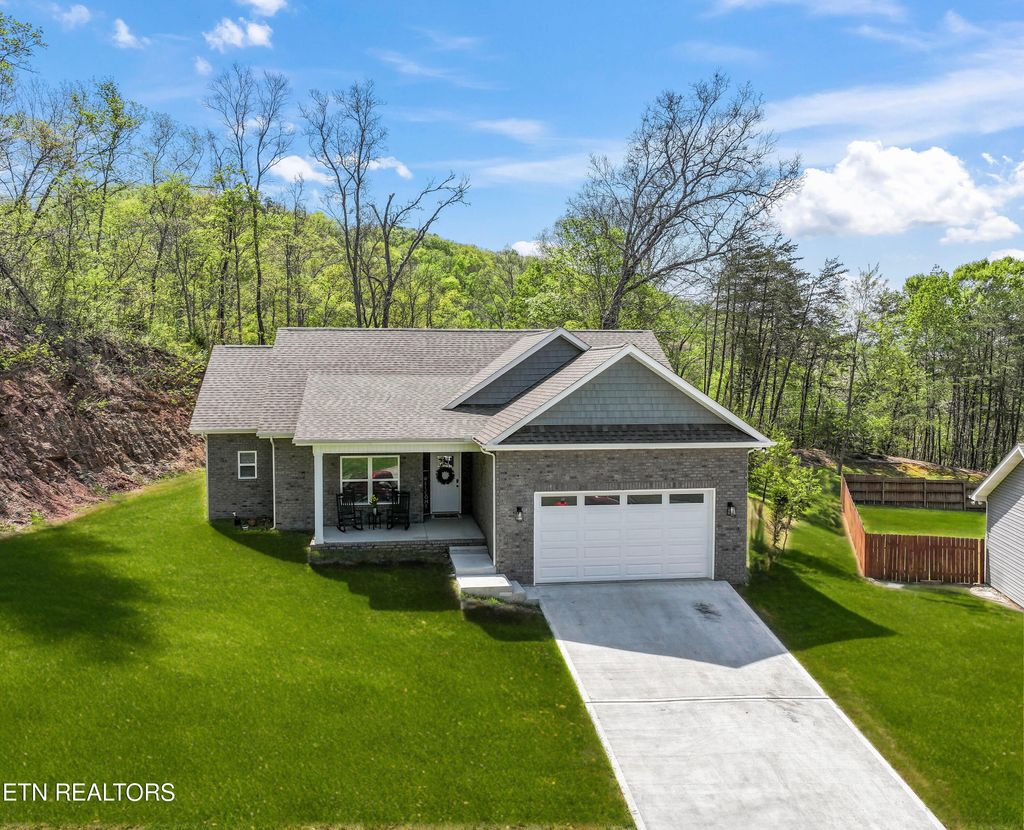 Photo of 174 Flagstone Way Way, Clinton, TN 37716 (MLS # 1297877)