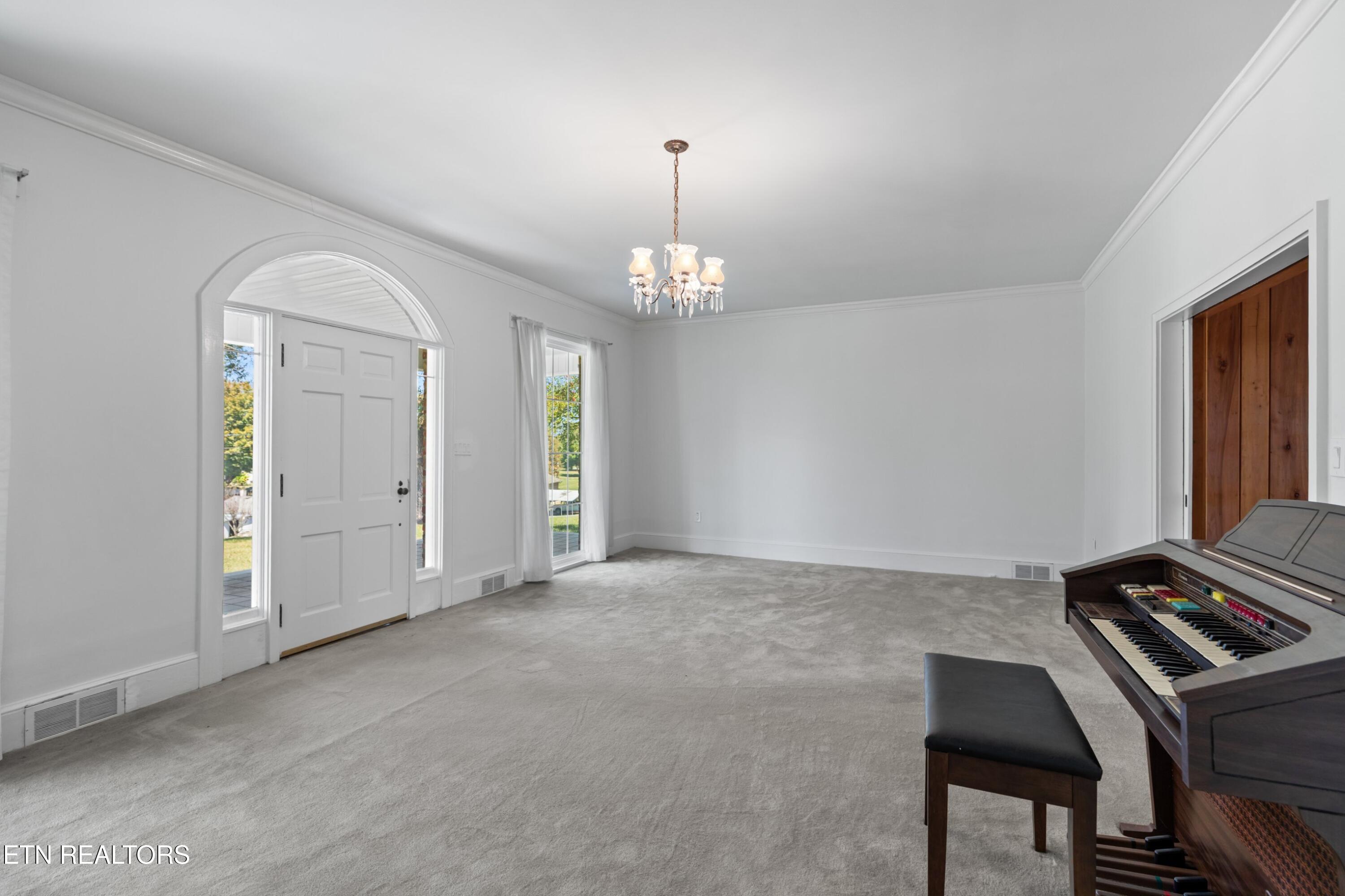 1328 W Main St