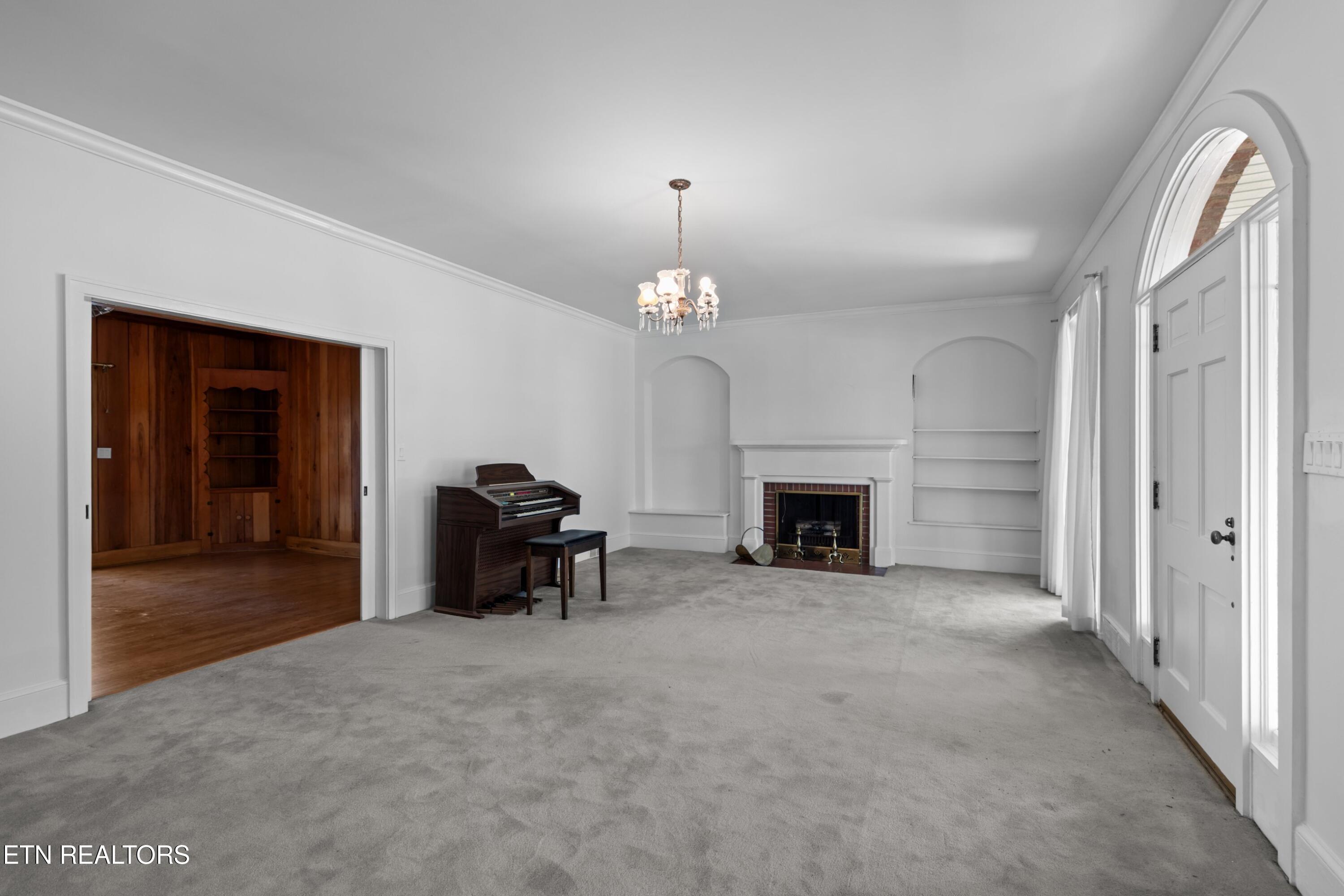 1328 W Main St