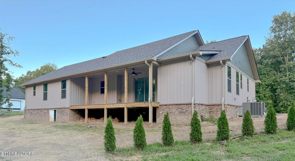 Photo of 1084 Cumberland View Drive, Crossville, TN 38571 (MLS # 1313945)