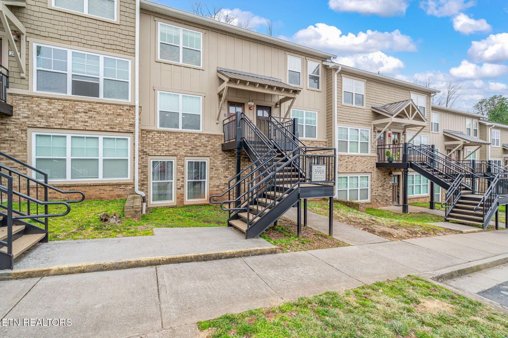 Photo of 3918 Cherokee Woods Way #104, Knoxville, TN 37920 (MLS # 1330034)