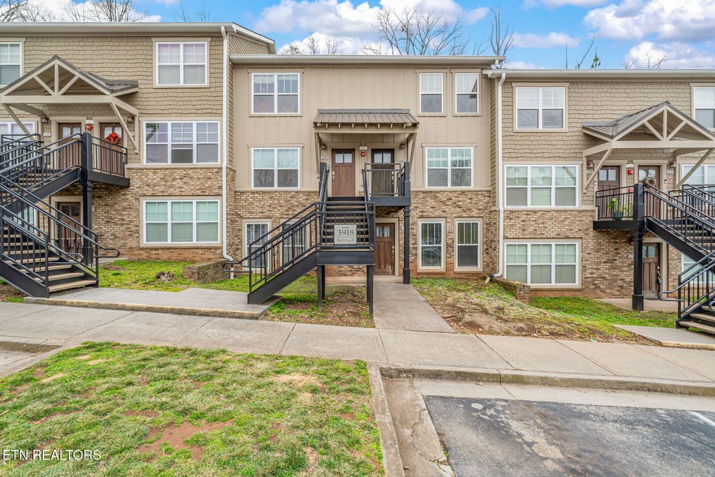 Photo of 3918 Cherokee Woods Way #104, Knoxville, TN 37920 (MLS # 1330034)