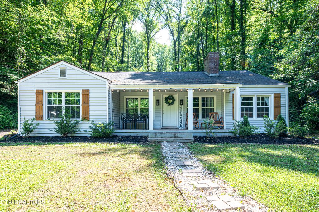 Photo of 2800 Woodson Drive, Knoxville, TN 37920 (MLS # 1302922)