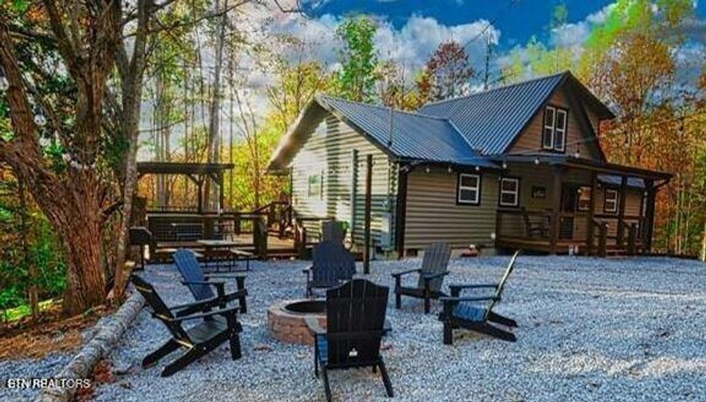 Photo of 433 Ball Mountain Lane, Gatlinburg, TN 37738 (MLS # 1324426)