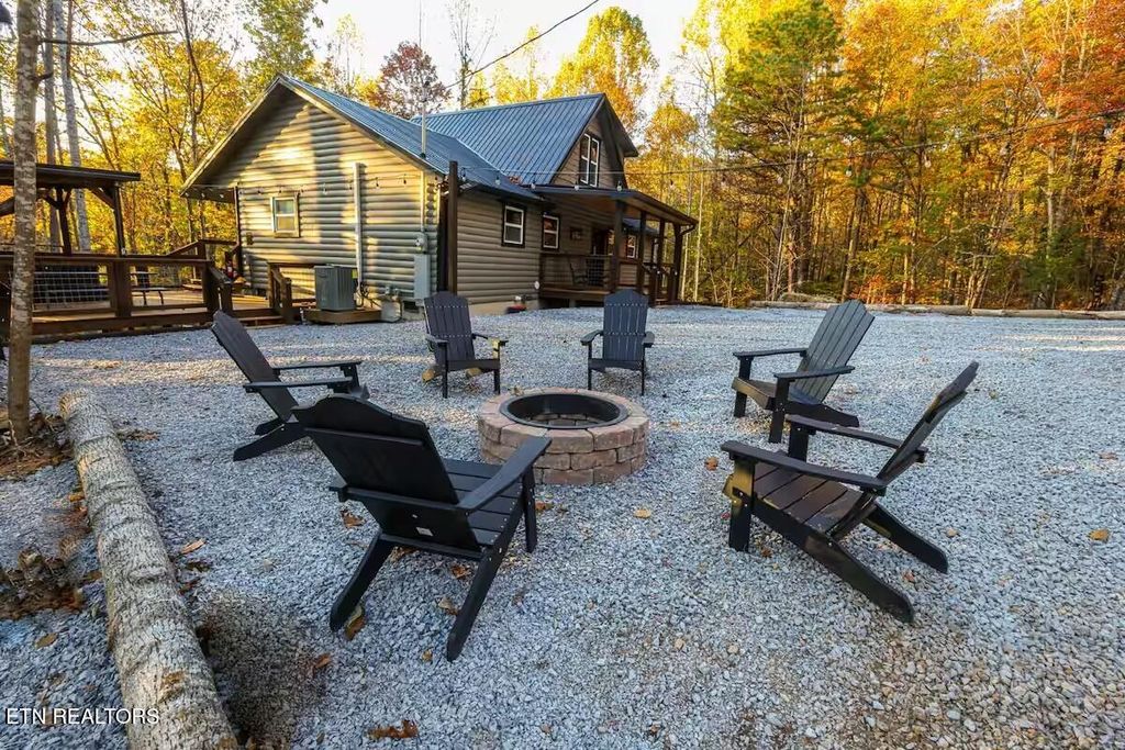 Photo of 433 Ball Mountain Lane, Gatlinburg, TN 37738 (MLS # 1324426)