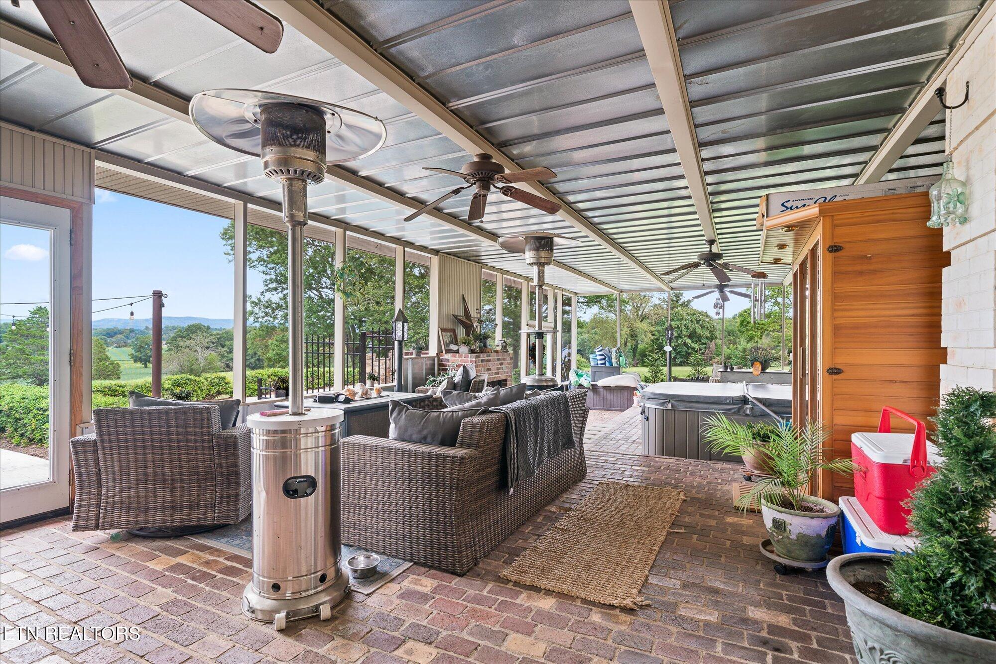 548 Turn Table Rd