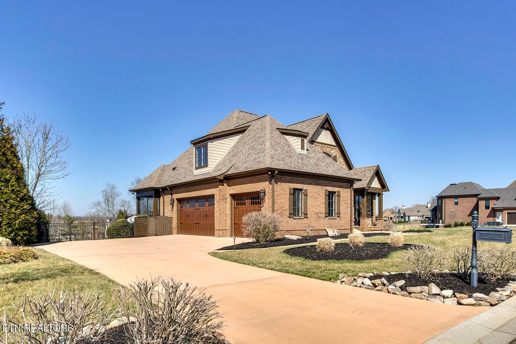 Photo of 916 Castaway Lane, Lenoir City, TN 37772 (MLS # 1339388)
