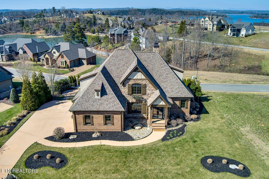 Photo of 916 Castaway Lane, Lenoir City, TN 37772 (MLS # 1339388)