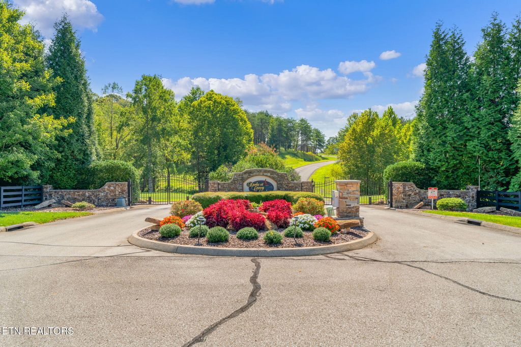 Photo of 104 Blue Heron, Harriman, TN 37748 (MLS # 1314891)