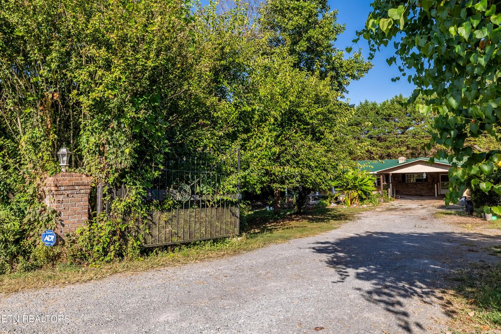 Photo of 2962 Glenn Rd, Louisville, TN 37777 (MLS # 1241062)