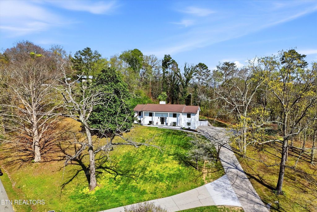 Photo of 3306 Oak Hill Drive, Maryville, TN 37804 (MLS # 1335220)