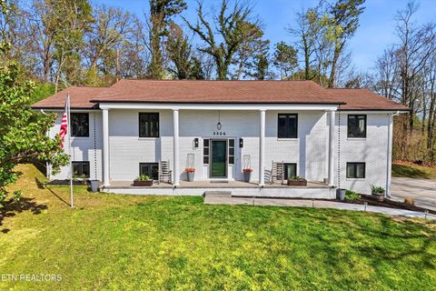 Photo of 3306 Oak Hill Drive, Maryville, TN 37804 (MLS # 1335220)