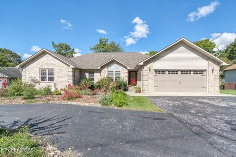 Photo of 633 E Deer Creek Drive, Crossville, TN 38571 (MLS # 1319214)