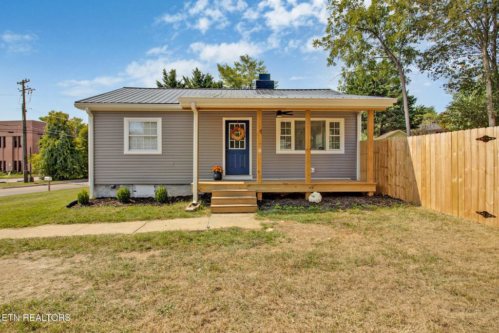 Photo of 244 Vermont Ave, Oak Ridge, TN 37830 (MLS # 1310294)