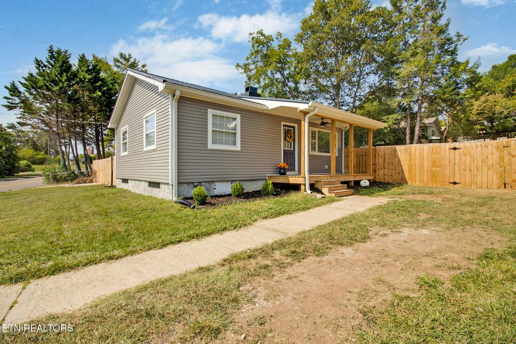 Photo of 244 Vermont Ave, Oak Ridge, TN 37830 (MLS # 1310294)