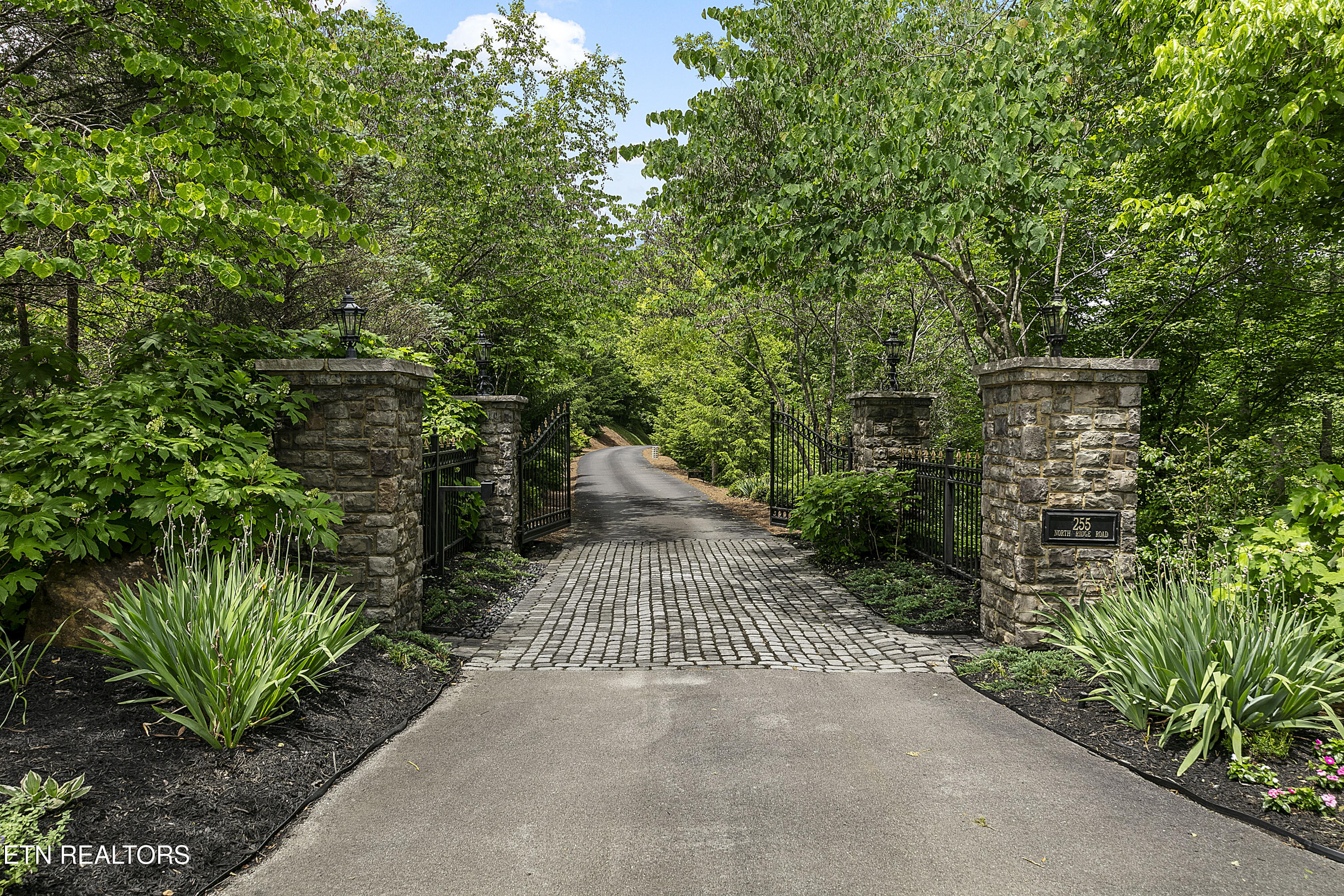 255 N Ridge Rd