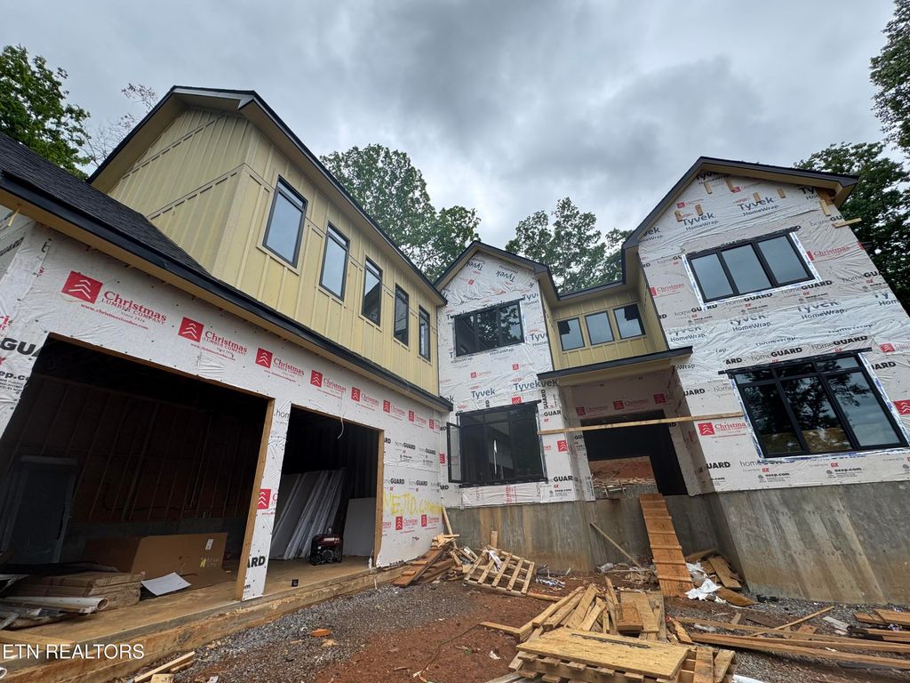 Photo of 1135 Oak Chase Blvd, Lenoir City, TN 37772 (MLS # 1300508)